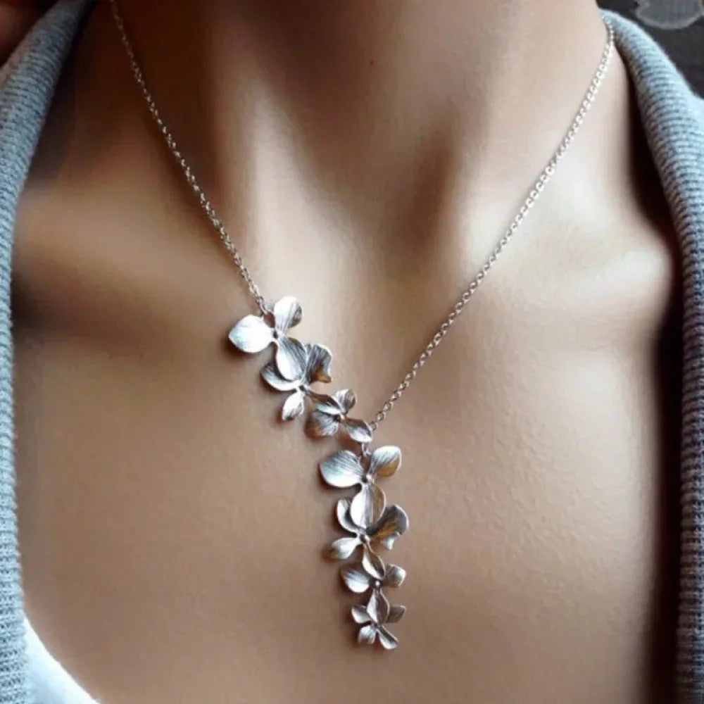 Collier Floral en Argent Ancien