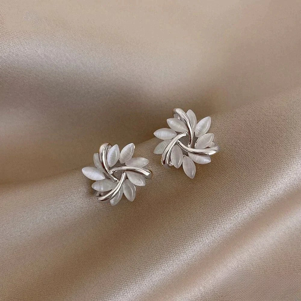 Boucles d'oreilles en or élégantes avec de magnifiques motifs floraux en opale